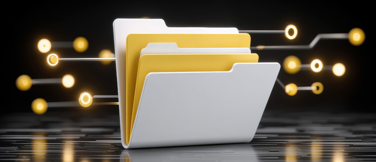 Eine Akte mit zahlreichen Unterlagen symbolisiert angereicherte Unternehmens- und Strukturdaten für die eigene Kundendatenbank.